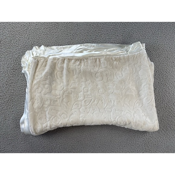Little Giraffe Other - Giraffe At Home‎ Throw Blanket 41x55 Embossed Damask Silk Blend Satin Trim Cream